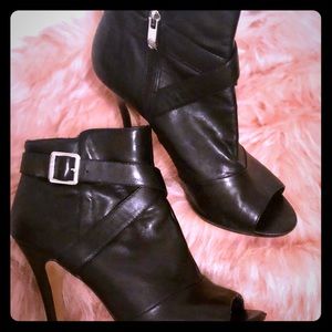 VINCE CAMUTO KINA BOOTIES